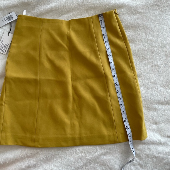 Aritzia Babaton Hopper Skirt in Acacia (US 6) - Picture 4 of 8
